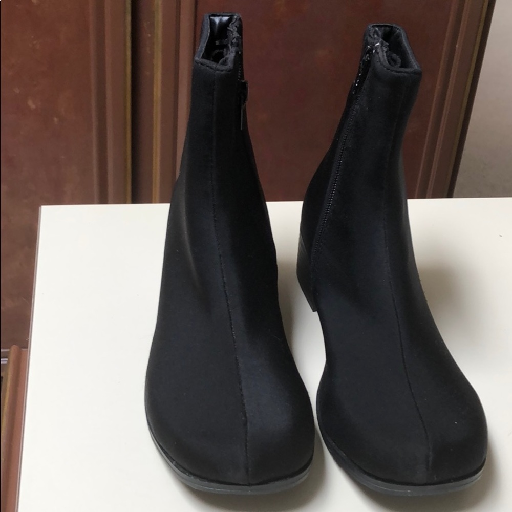 Black ankle boots sz 6